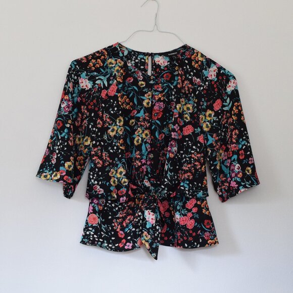 EXPRESS Black Colorful Floral Print Keyhole Cutout Flowy Crop Top | Size XS - Picture 1 of 5